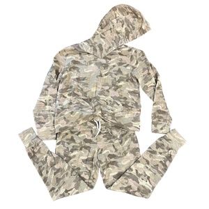 Old Navy Camo Lounge Suit sz M (8)